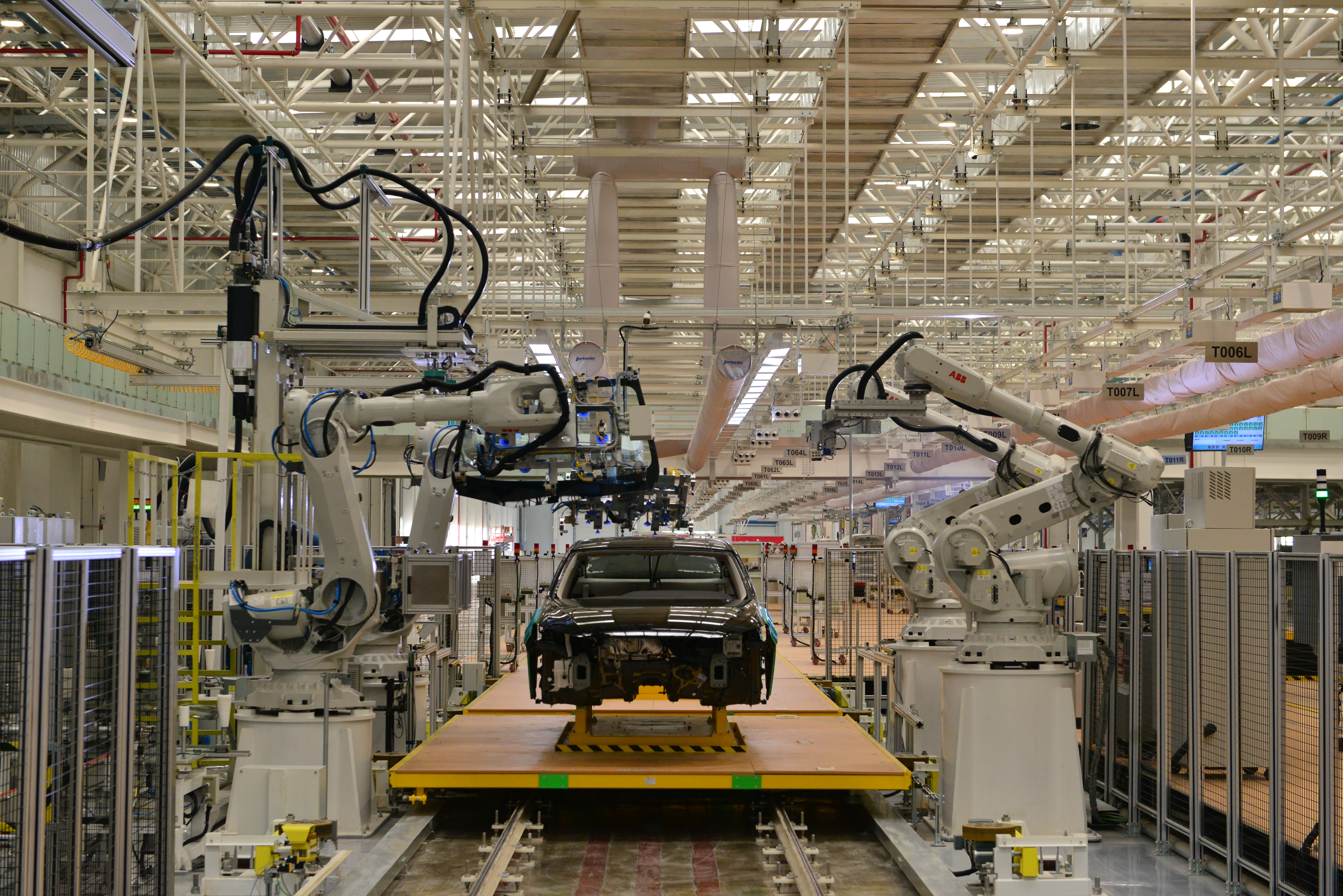 52秒下線一臺(tái)汽車、1分鐘生產(chǎn)線切換 廣汽傳祺打造自我感知工廠