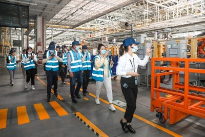 2021奇瑞捷豹路虎開(kāi)放日開(kāi)啟,全新捷豹XFL亮相常熟生產(chǎn)基地